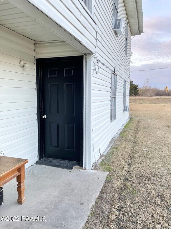 Building Photo - 391 W Railroad Ave