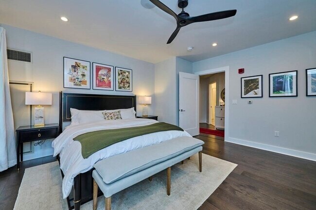 Building Photo - 16 W Broadway