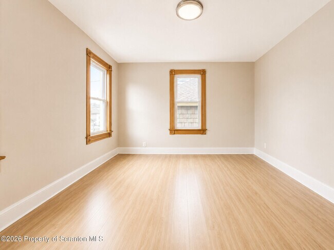 Building Photo - 1112 W Elm St