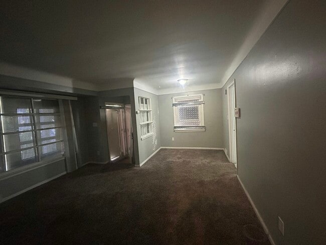 Building Photo - 9961 Vaughan St