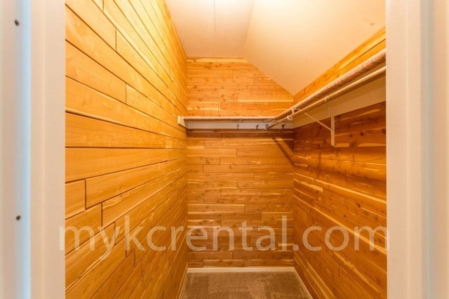 Building Photo - 8414 W 98th St