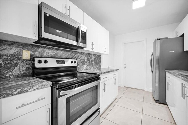Building Photo - 3 bedroom in Miami Gardens FL 33055