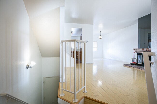 Building Photo - 1912 Magdalena Cir