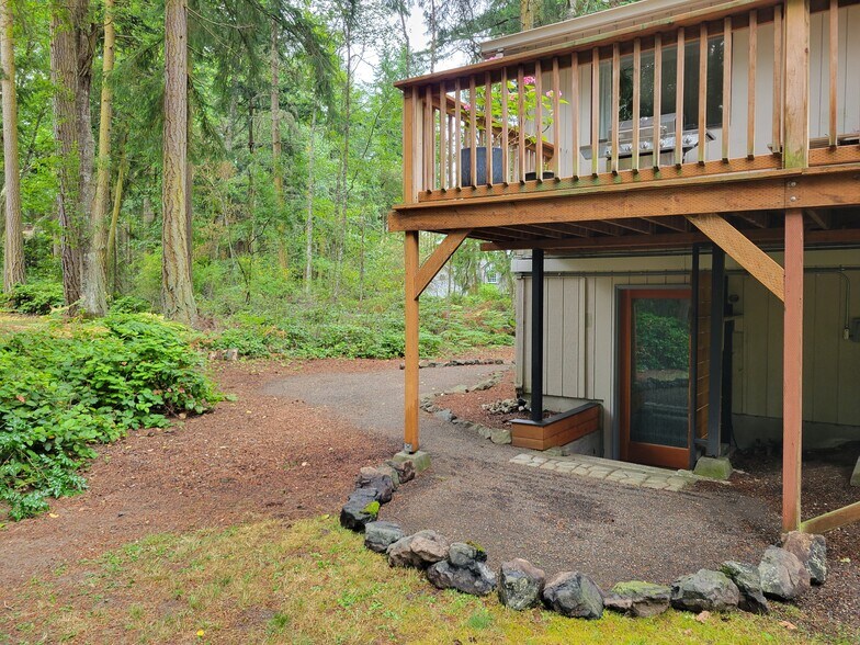 Building Photo - 160 Foxfield Dr