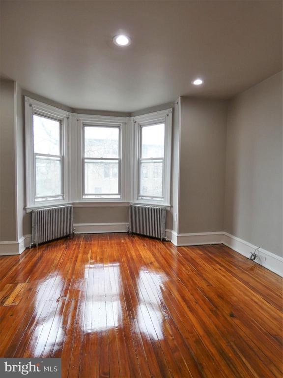 Building Photo - 542 E Woodlawn St
