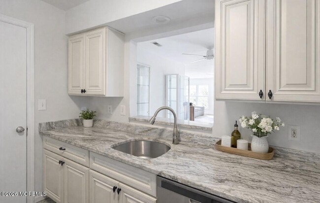 Building Photo - 103 Racquet Rd