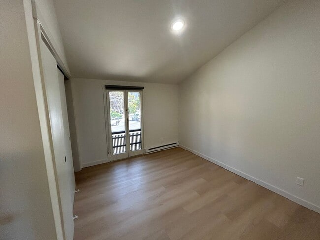 Building Photo - 3801 Beach Dr SW