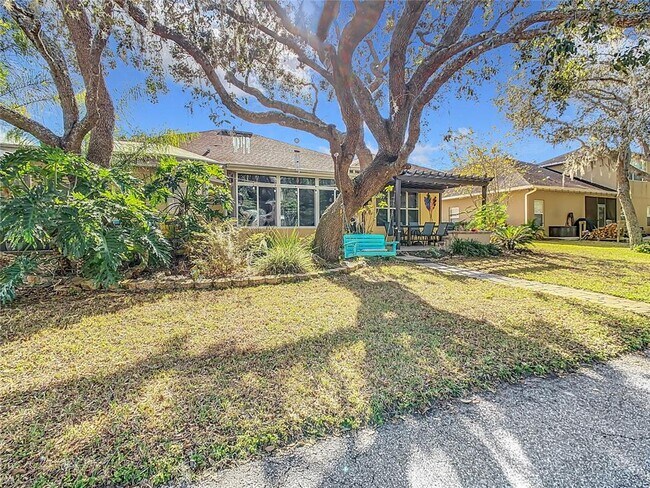 Building Photo - 16829 Midsummer Ln