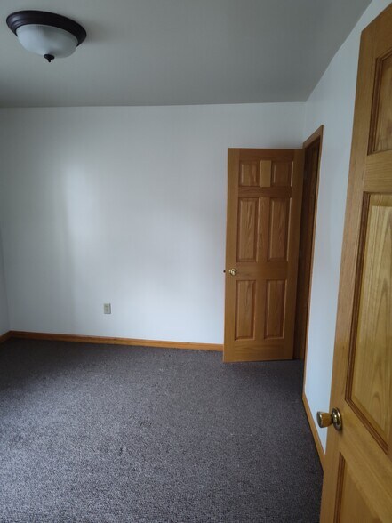 Building Photo - 605 Bremer St