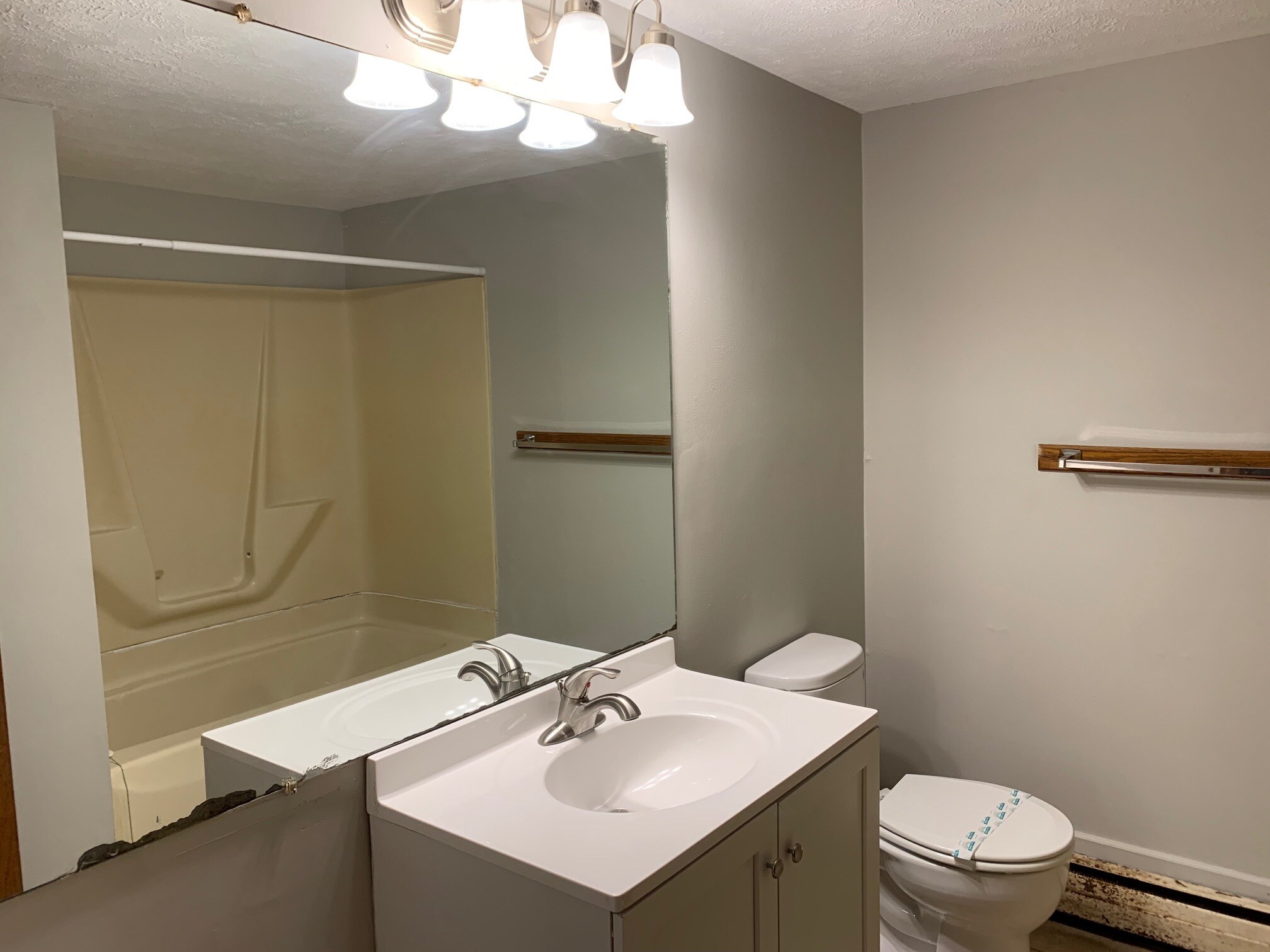 Building Photo - 703 Fairmont Dr