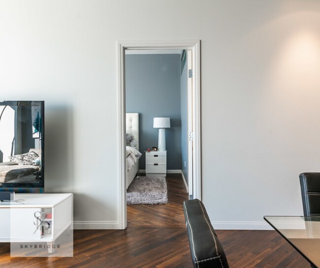 Building Photo - "Luxurious 2-Bedroom Furnished Condo with Scenic Views & Pool at 1100 Wilshire!"