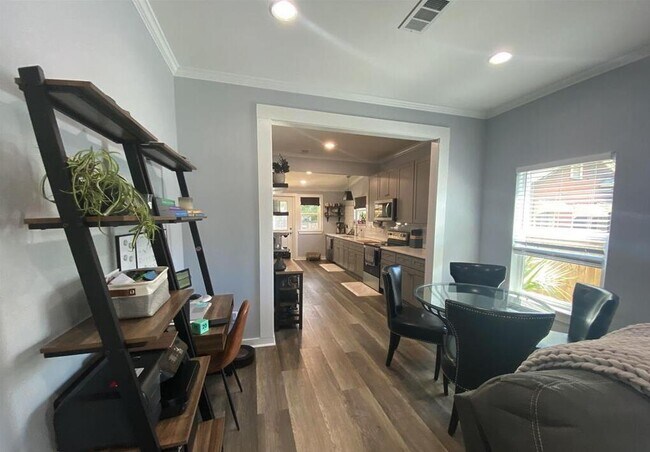 Building Photo - 1106 W Gregory St