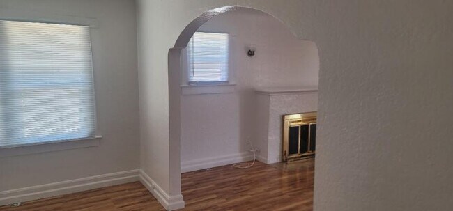 Building Photo - 3 bedroom in GLENDALE AZ 85301