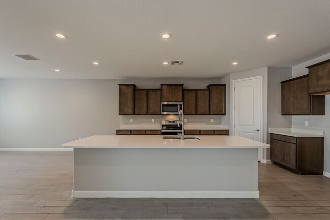Building Photo - Spacious New-Build Family Home!