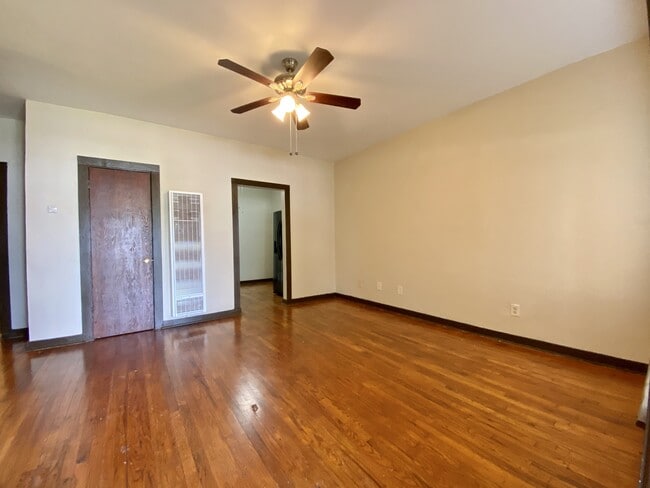 Building Photo - 126 S Krueger Ave