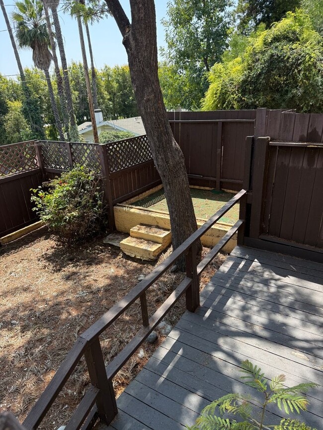 Building Photo - 2071 Vista Del Mar Ave