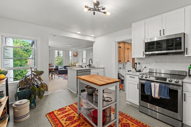 Building Photo - 32A Landers St