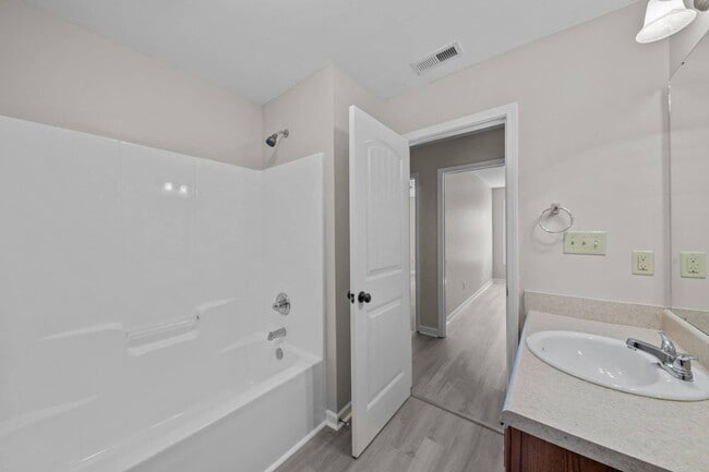 Building Photo - 122 Sherman Ct