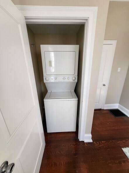 Building Photo - 1912 N Talbott St