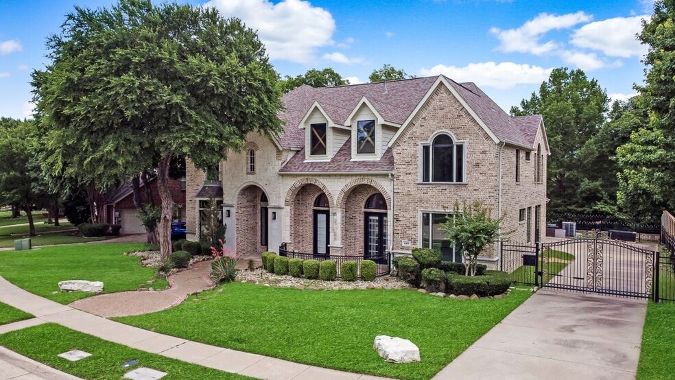 Building Photo - 3310 Meadow Wood Dr