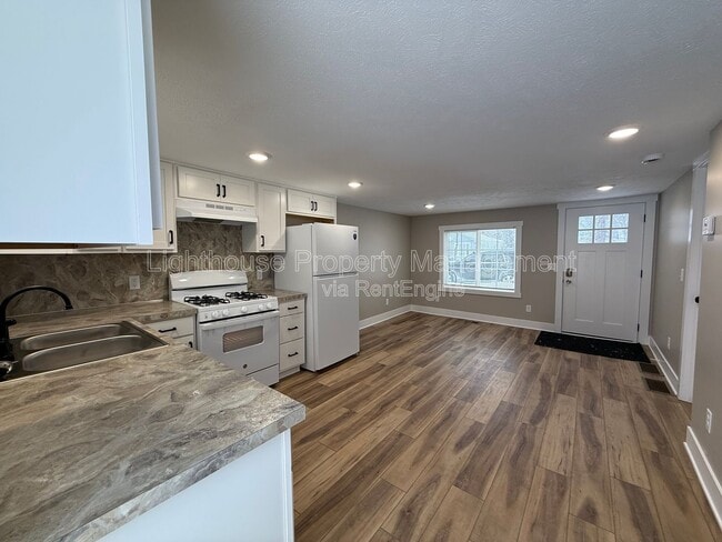 Building Photo - 3325 9th St