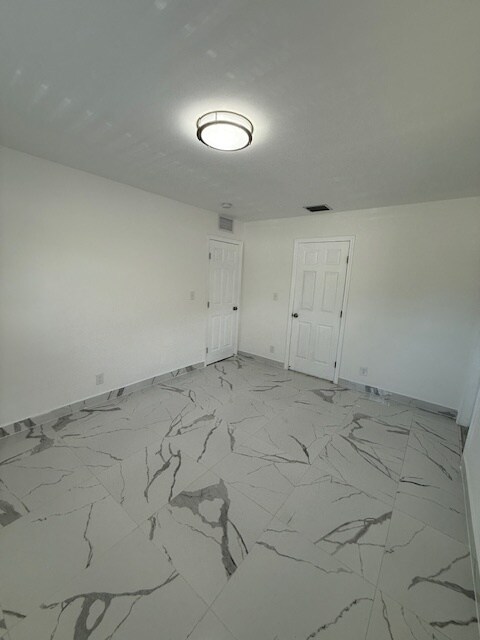 Building Photo - 5962