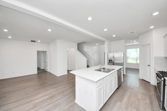 Building Photo - 24063 Hawthorn Lks Dr