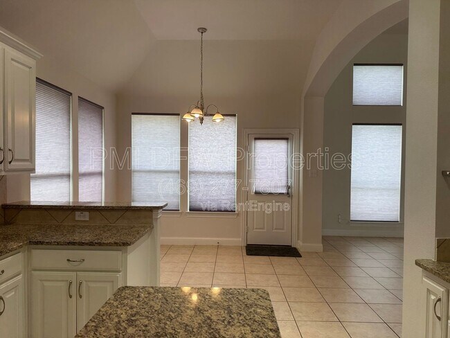 Building Photo - 2610 Meadow Ridge Dr