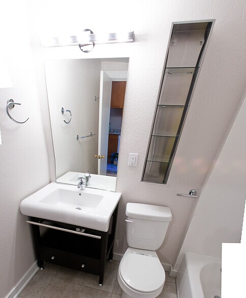 Building Photo - 1425 E Yesler Way