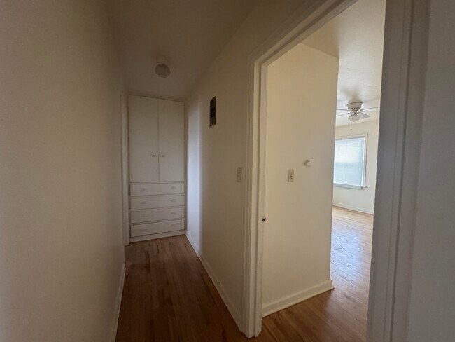 Building Photo - 1016 Wilmoore Dr SE