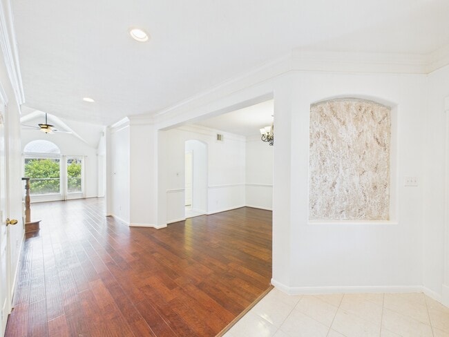 Building Photo - 5407 Lake Pl Dr