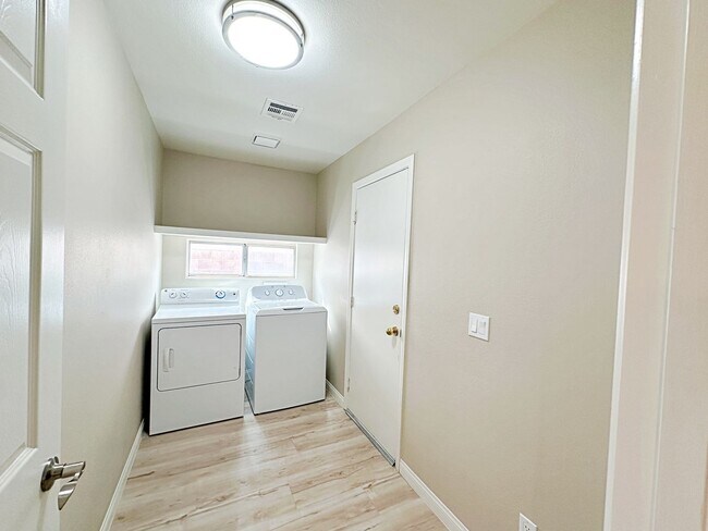Building Photo - REMODELED 3 BEDROOM HOME IN SOUTH SHORES