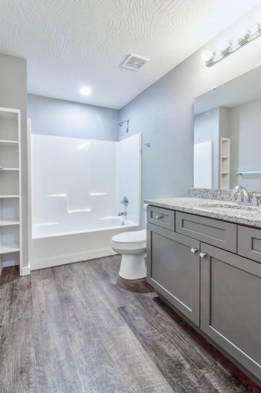 Building Photo - 2850 E Stanford St