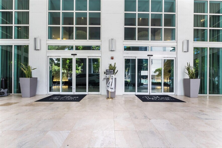 Building Photo - 951 Brickell Ave