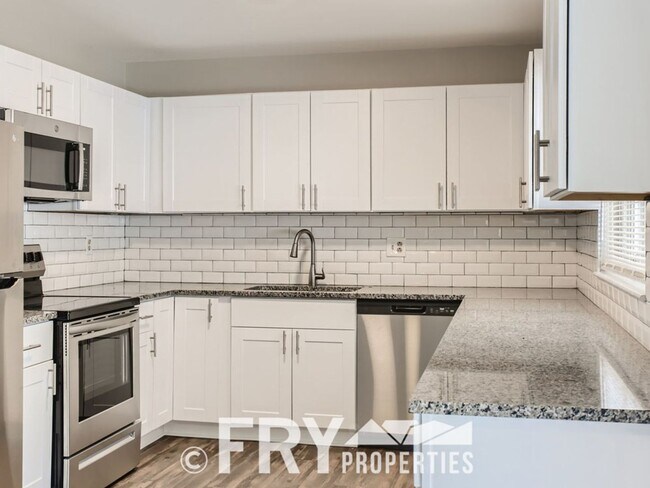 Building Photo - Renovated Harvey Park home