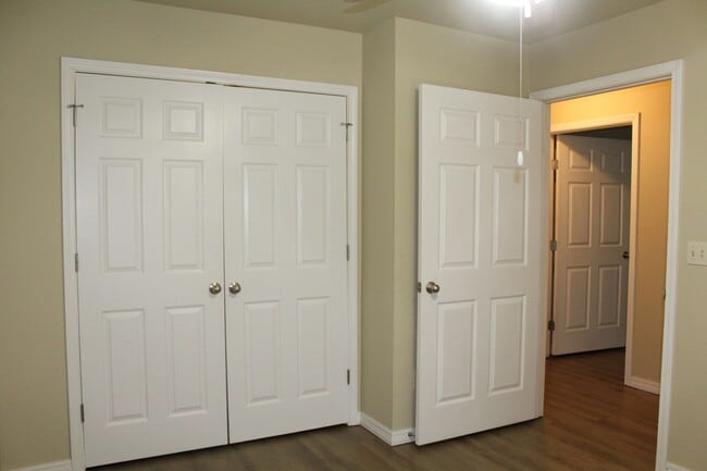 Building Photo - 8410 Cottage Park Dr