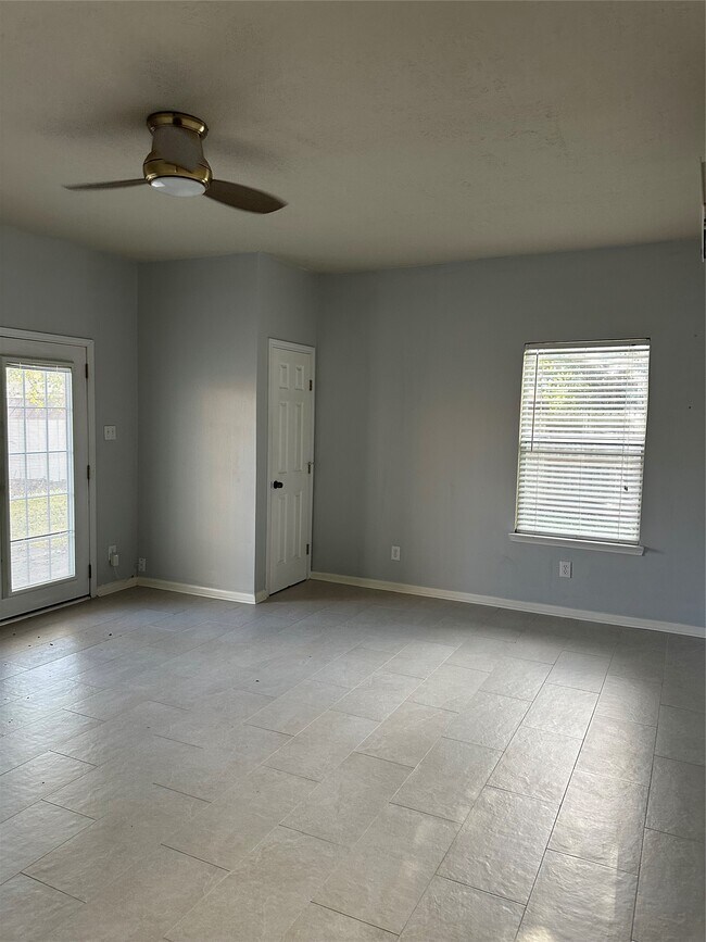 Building Photo - 3807 Belmont Turn