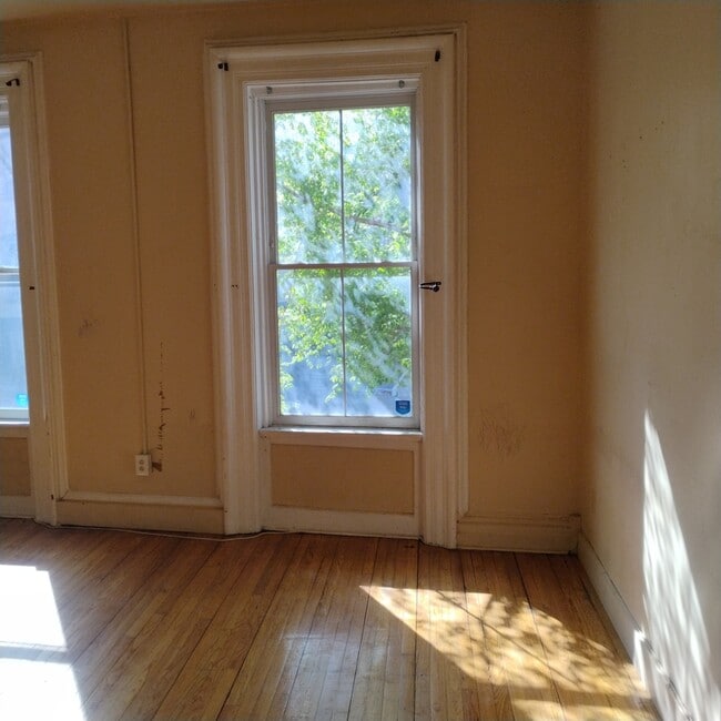 Building Photo - 96 Grand St
