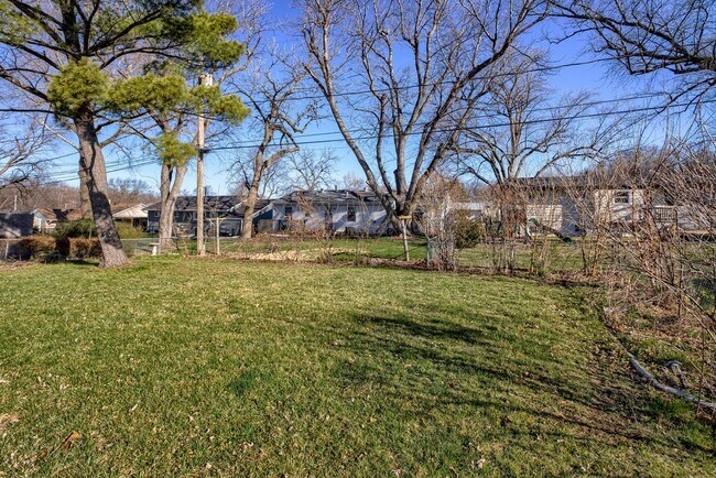 Building Photo - 4 Bedroom Westside Ranch!!