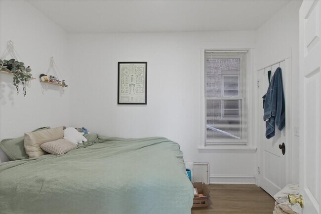 Building Photo - 2350 W Charleston St