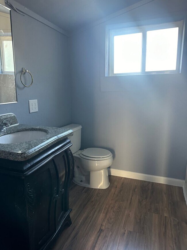 Building Photo - Charming Living in the Heart of Turlock