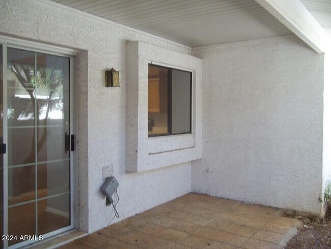 Building Photo - 510 W Fellars Dr