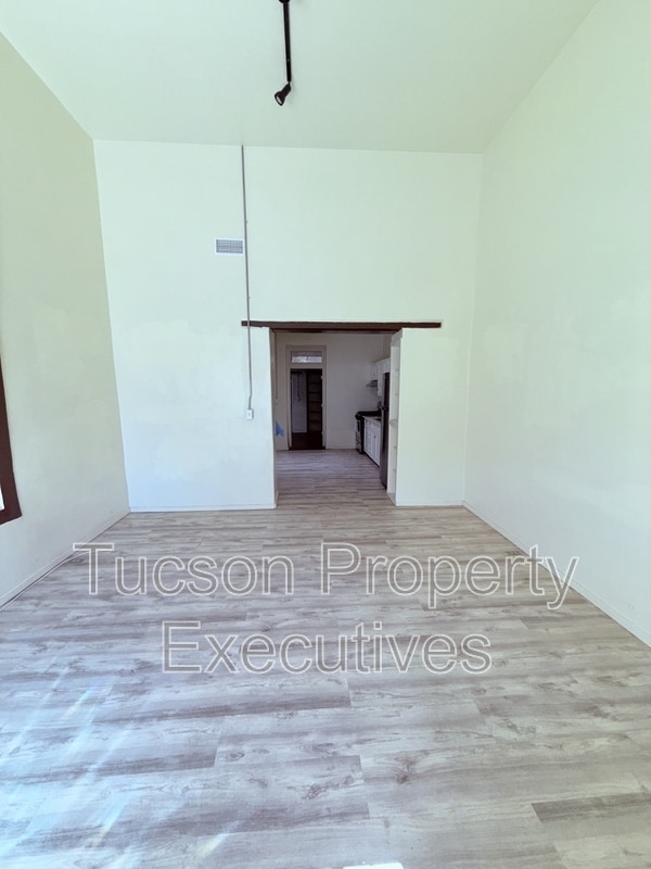 Building Photo - 343 S Convent Ave