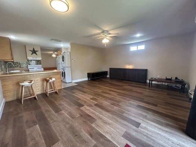 Building Photo - ADU