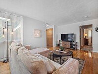 Building Photo - Comfort & Convenience in the Heart of Spokane