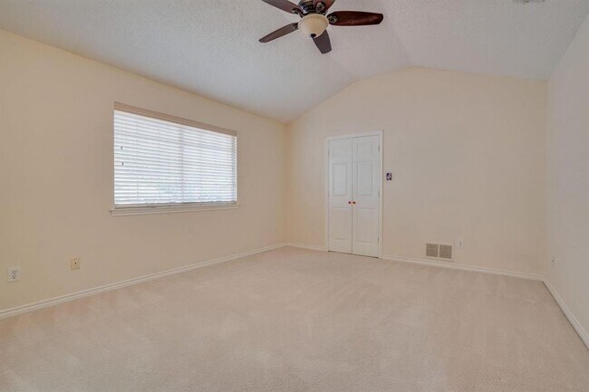 Building Photo - 2613 Brookside Dr