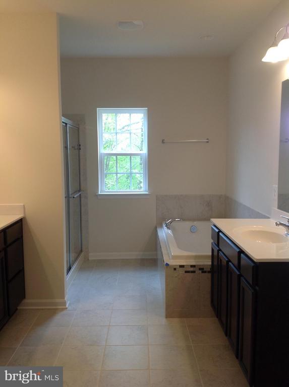 Building Photo - 204 Upper Brook Terrace