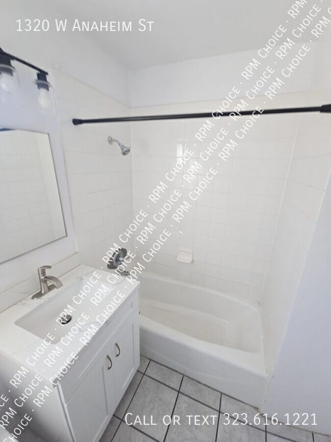 Building Photo - 1320 W Anaheim St