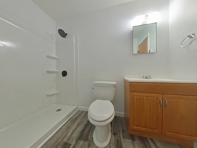 Building Photo - 3320 Forest Lake Dr