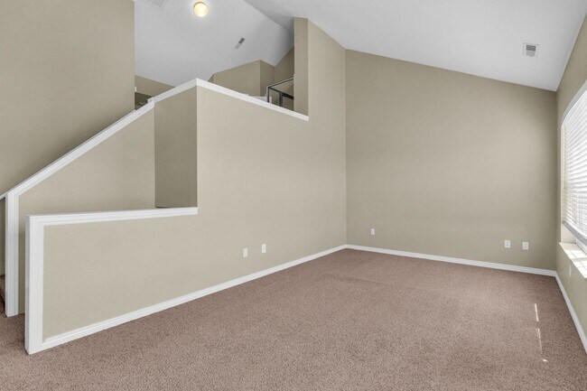 Building Photo - 3 Bed Draper Townhome with Views